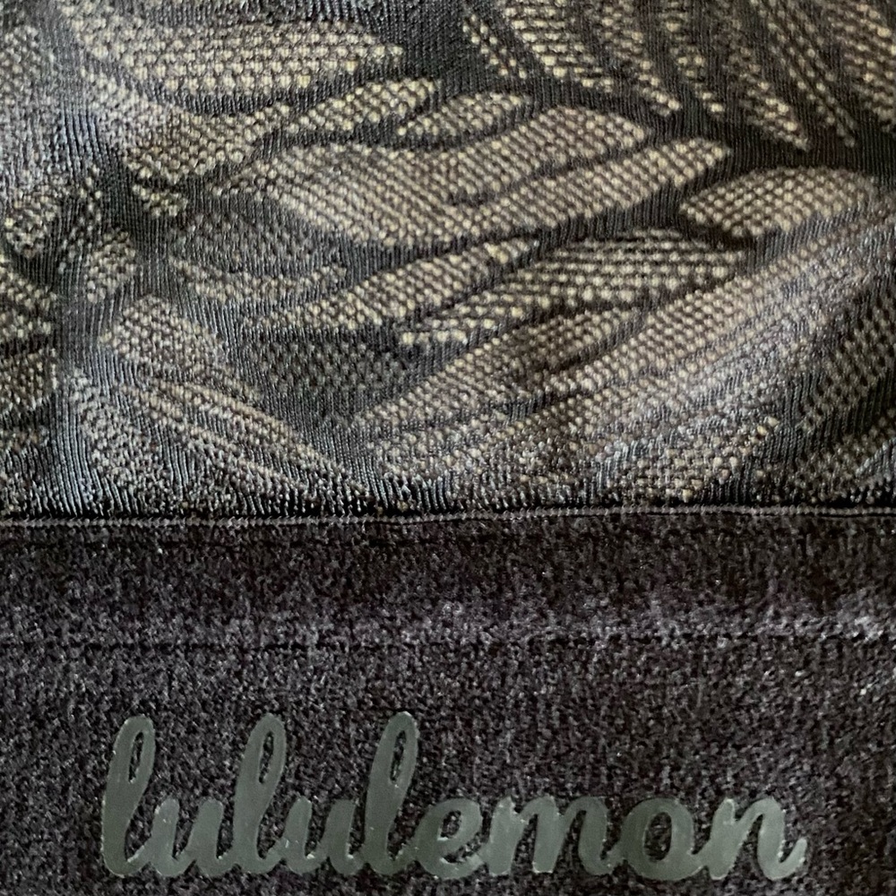 Lululemon Shadow mesh leaf patterned bra. 🖤 - Picture 7 of 7
